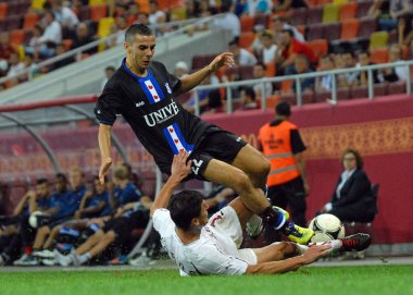 BUCHAREST, ROMANIA - 9 AUGust 2012: Heerenveen 'den Oussama Assaidi (up), 2012 / 13 UEFA Avrupa Ligi Üçüncü Ön eleme Turu sırasında National Arena' da Rapid Bucuresti ve FC Heerenveen arasında oynanan maçın ikinci ayağı sırasında çekilmiştir..