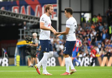 LONDON, ENGLAND - SEPTEMBER 11, 2021: Tottenham 'dan Harry Edward Kane ve Tottenham' dan Sergio Reguilon, Celhurst Park 'taki Crystal Palace FC ile Tottenham Hotspur FC arasında oynanan 2021 / 22 Premier Lig maçında resmedildi. Telif Hakkı: Cosmin I