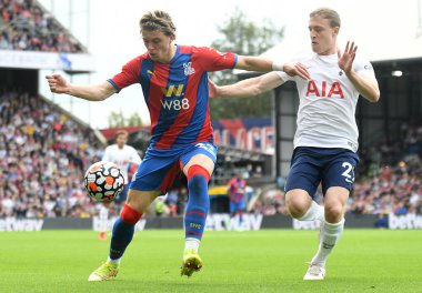LONDON, ENGLAND - 11 Eylül 2021: Saray 'dan Conor John Gallagher ve Tottenham' dan Oliver William Skipp, Selhurst Park 'taki Crystal Palace FC ile Tottenham Hotspur arasında oynanan 2021 / 22 Premier Lig maçında çekildiler. Telif Hakkı: Çünkü
