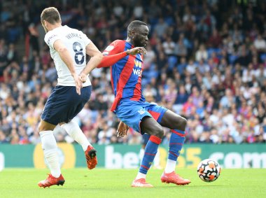 LONDON, ENGLAND - SEPTEMBER 11, 2021: Cheikhou Kouyate of Palace 2021 / 22 Premier Lig maçında Selhurst Park 'ta Crystal Palace FC ve Tottenham Hotspur FC arasında oynanan maç sırasında çekilmiştir. Telif Hakkı: Cosmin Iftode / Picstaff