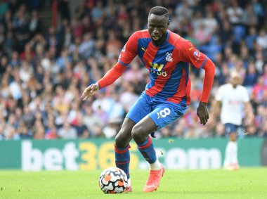 LONDON, ENGLAND - SEPTEMBER 11, 2021: Cheikhou Kouyate of Palace 2021 / 22 Premier Lig maçında Selhurst Park 'ta Crystal Palace FC ve Tottenham Hotspur FC arasında oynanan maç sırasında çekilmiştir. Telif Hakkı: Cosmin Iftode / Picstaff