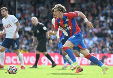 LONDON, ENGLAND - SEPTEMBER 11, 2021: Saray 'dan James McFarlane McArthur Tottenham' dan Lucas Rodrigues Moura da Silva 'nın 2021 / 22 Premier Lig maçında Crystal Palace FC ile Tottenham Hotspur FC arasında oynanan 4..