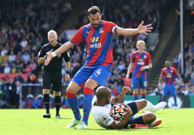 LONDON, ENGLAND - SEPTEMBER 11, 2021: Saray 'dan James McFarlane McArthur Tottenham' dan Lucas Rodrigues Moura da Silva 'nın 2021 / 22 Premier Lig maçında Crystal Palace FC ile Tottenham Hotspur FC arasında oynanan 4..