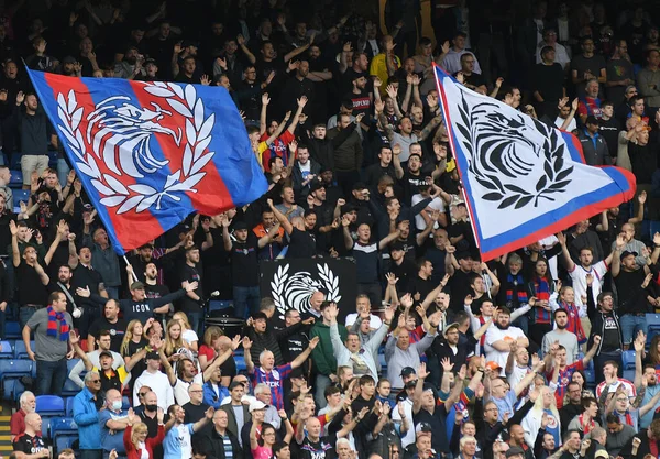 LONDON, ENGLAND - 11 EPTEMBER 2021: 2021 / 22 Premier Lig maçında Selhurst Park 'ta Crystal Palace FC ile Tottenham Hotspur FC arasında oynanan maçta saray ultraları resmedildi. Telif Hakkı: Cosmin Iftode / Picstaff