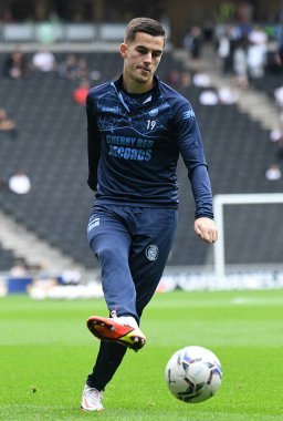 MILTON KEYNES, ENGLAND - 25 EPTEMBER 2021: Wycombe takımından Anis Mehmeti, MK Dons FC ve Wycombe Wanderers FC arasında oynanan 2021 / 22 SkyBet EFL League 1 maçı öncesinde çekilmiştir. Telif Hakkı: Cosmin Iftode / Picstaff