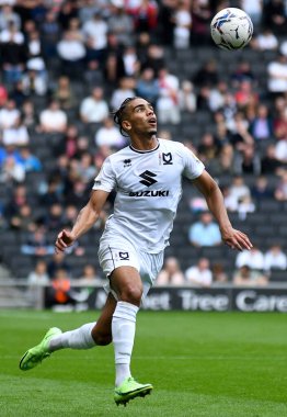 MILTON KEYNES, ENGLAND - SEPTEMBER 25, 2021: Dons takımından Tennai Rosharne Watson, MK Dons FC ve Wycombe Wanderers FC arasında oynanan 2021 / 22 SkyBet EFL League One maçında çekilmiştir. Telif Hakkı: Cosmin Iftode / Picstaff