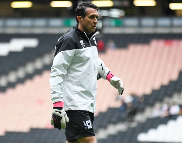 MILTON KEYNES, ENGLAND - SEPTEMBER 25, 2021: Dons kaleci koçu Lewis Price, MK Dons FC ve Wycombe Wanderers FC arasında oynanan 2021 / 22 SkyBet EFL League 1 maçı öncesinde çekilmiştir. Telif Hakkı: Cosmin Iftode / Picstaff