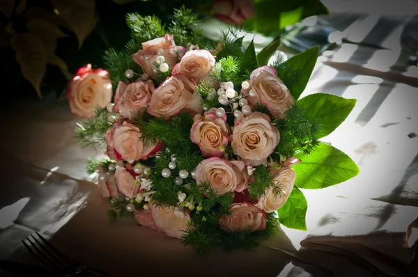 roses and bouquets for the bride
