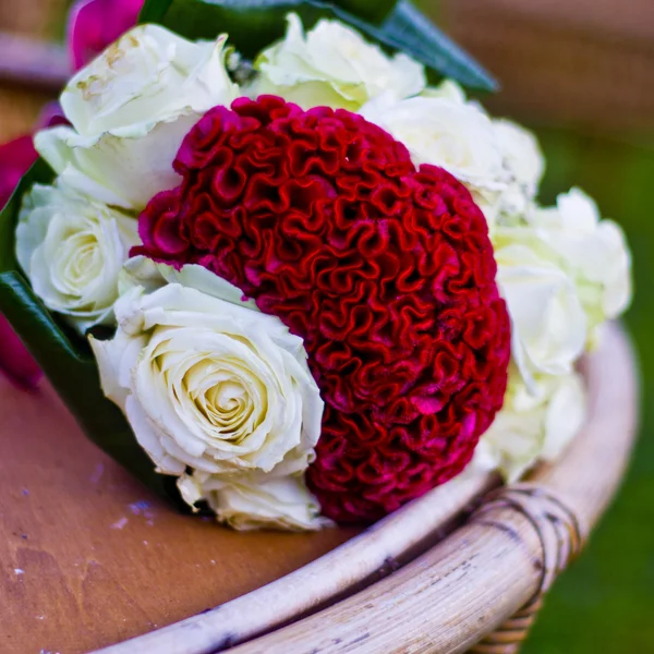 Ramo de rosas para la novia —  Fotos de Stock