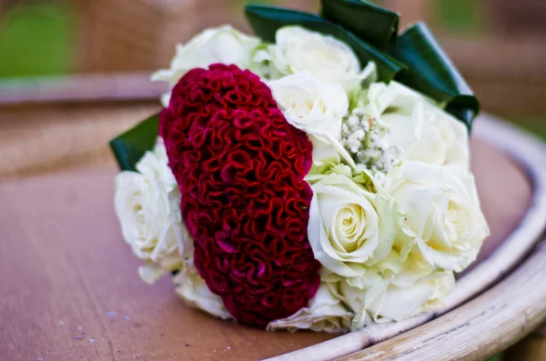 Ramo de rosas para la novia —  Fotos de Stock