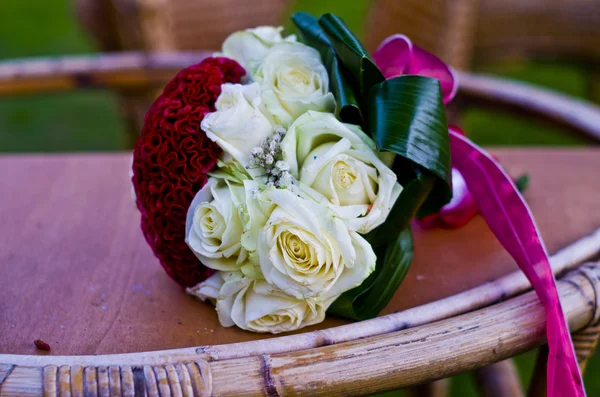 Ramo de rosas para la novia —  Fotos de Stock