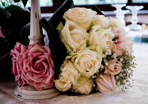 花嫁のためのバラの花束 — ストック写真