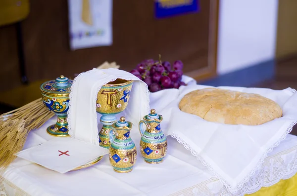 Símbolos de la religión: pan y vino — Foto de Stock