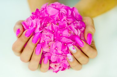 Bahar için renkli çivi