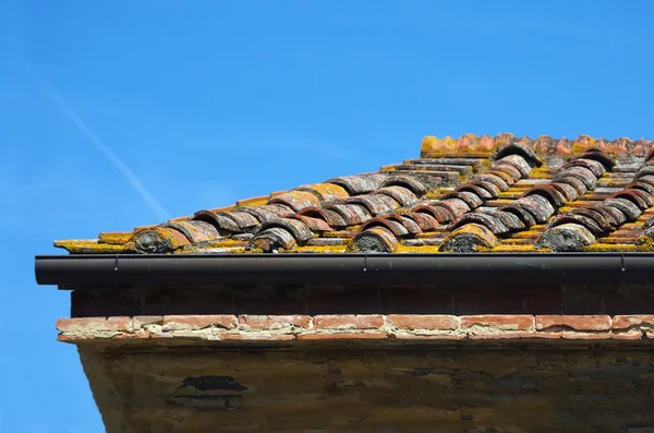 Κεραμίδια από πηλό των παραδοσιακών κτιρίων — Φωτογραφία Αρχείου