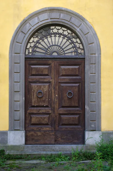 Ancient wooden door of historic building — Stock Photo, Image