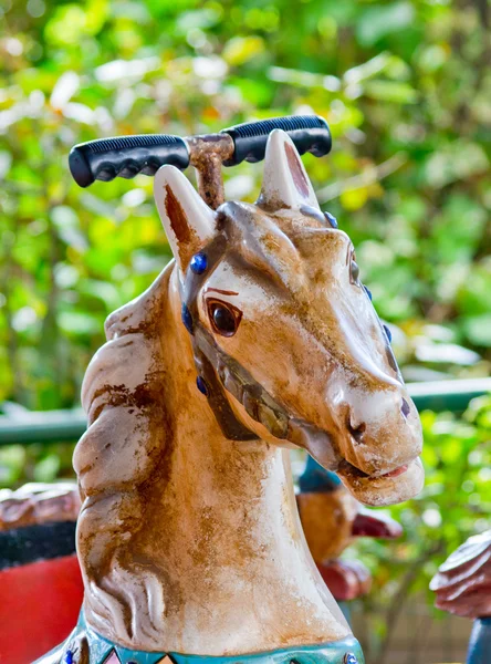 Cavalo de madeira para carrossel infantil — Fotografia de Stock