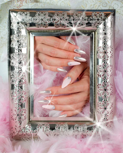 Nagels roze en parel met diamanten met oude fijn ingericht — Stockfoto