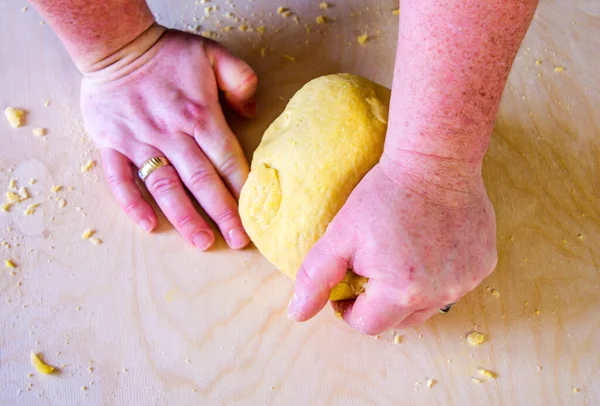 Hands Italian Housewife Preparing Egg Pasta Flour Water Egg Salt — Stock Photo, Image