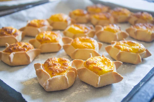 Doces Forma Estrela Com Excelente Creme Preparado Com Ovos Frescos — Fotografia de Stock