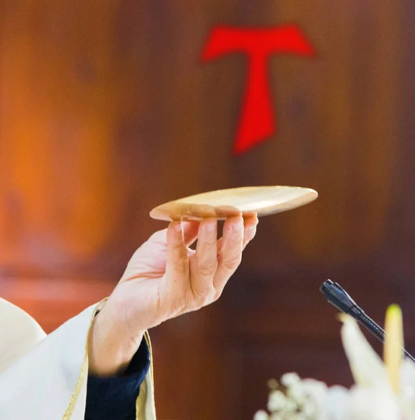教皇の手によってパンはキリストの体となり聖なる父よ — ストック写真