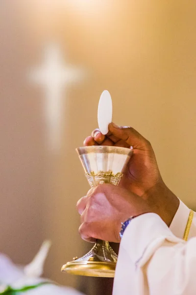 Brood Wordt Het Lichaam Van Christus Handen Van Paus Heilige Stockfoto