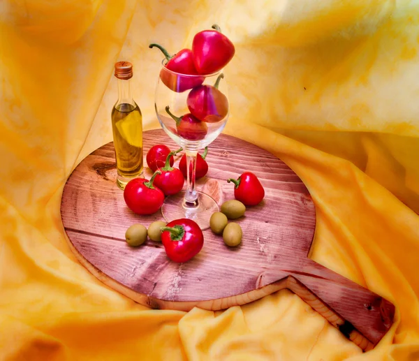 Kryddig röd paprika och olja — Stockfoto