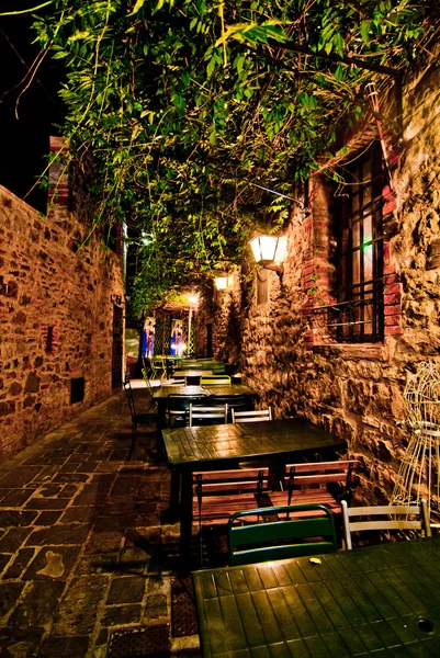 Dîner romantique dans un petit restaurant italien — Photo