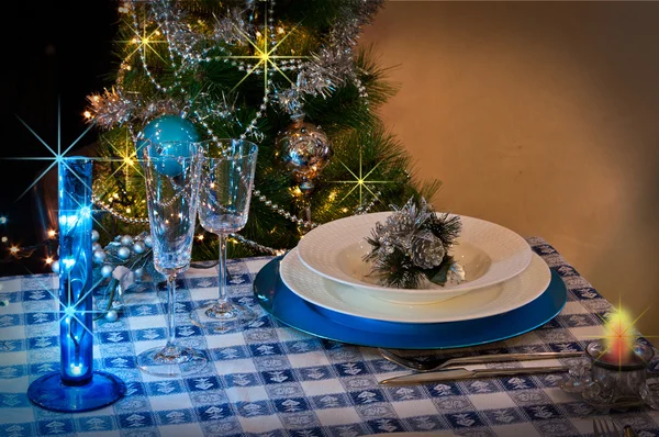 Table set for christmas dinner with decoration blue and silver — Stock Image Table set for christmas dinner with decoration blue and silver Stock Picture