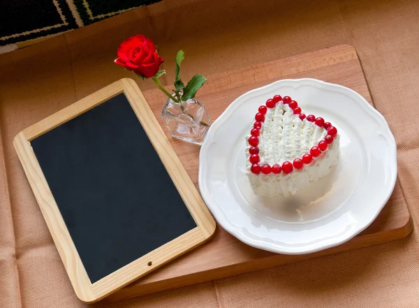 A sweet , roses , a blackboard — Stock Photo, Image