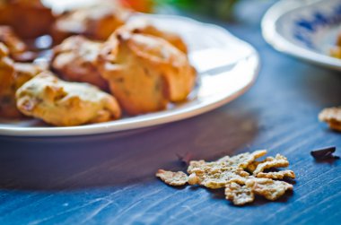 Bisküvi, Mısır gevreği ve kuru üzüm