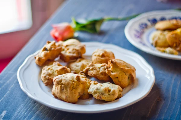 Biscuits, cornflakes and raisins — Stock Photo, Image