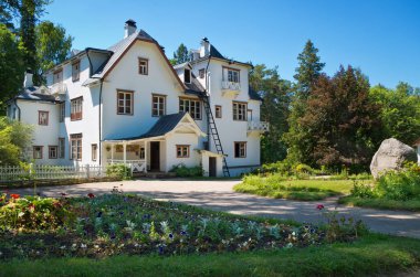 Rusya, Vasily Dmitrievich Polenov Müzesi. Büyük ev.