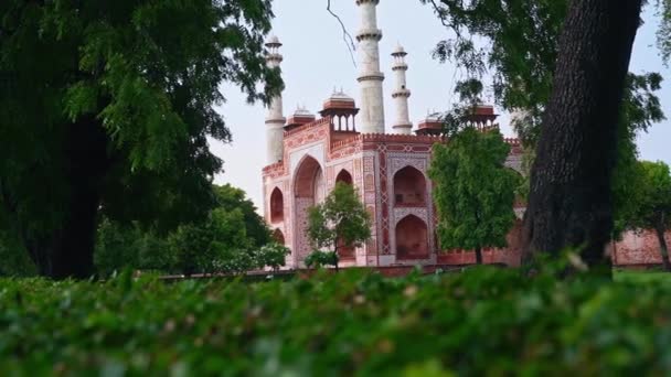 Facade Of Akbars Tomb The Great With Foliage Landscape In Sikandra, A Sub Of Agra, Uttar Pradesh, India. - Wide Shot — Stock Video