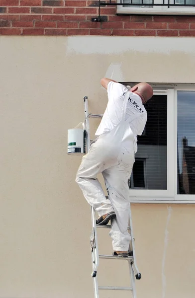 Grantham Inglaterra 16Jully 2018 Pintor Caucásico Trabajador Parte Superior Escalera — Foto de Stock