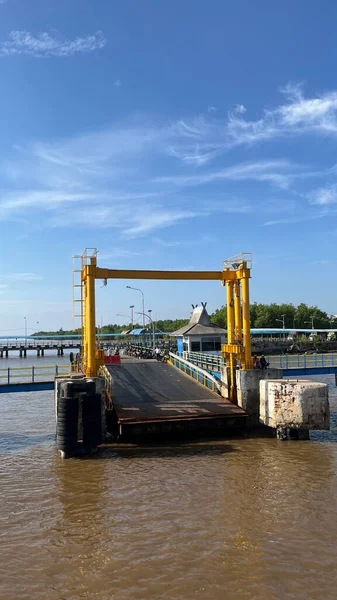 Gemi limanının manzarası