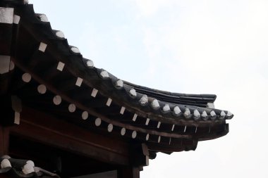  Kore 'de geleneksel ev saçağının görünen yüzü..