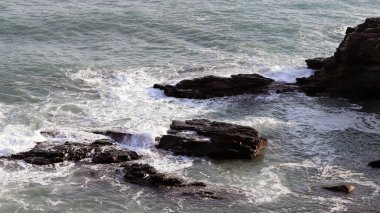 Deniz dalgaları doğa arka planında