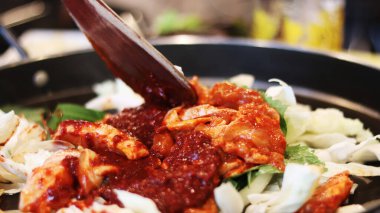 Baharatlı Kızarmış Tavuk Pişir