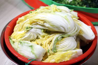 Kimchi lahana turşusundan yapılmış bir meze..