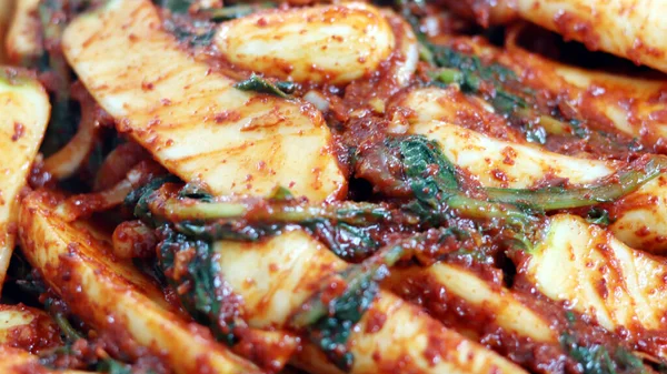 Arka planda turp turşusu, kapat.