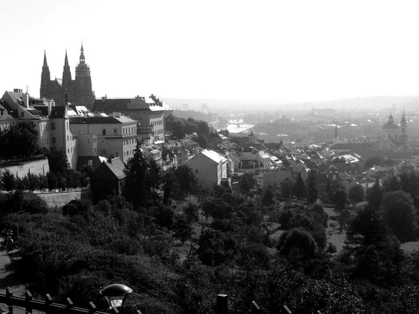 Черно-белое фото PRAGUE — стоковое фото