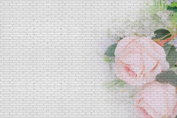Roze Roos Witte Bakstenen Muur Textuur Dubbele Belichting Afbeelding — Stockfoto