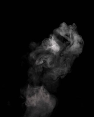 Siyah arkaplanda izole edilmiş soyut toz veya duman