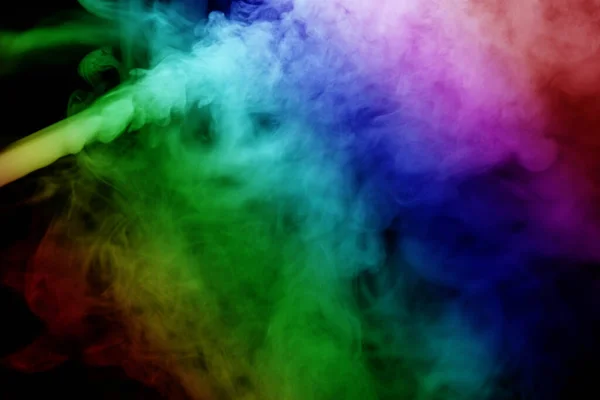 Abstract Rook Geïsoleerd Zwarte Achtergrond Rainbow Powder — Stockfoto