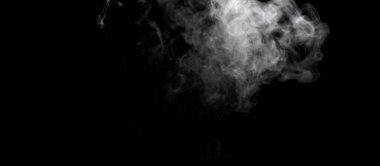 Siyah arkaplanda izole edilmiş soyut toz veya duman etkisi