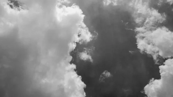Nuvem Texturizada Branco Abstrato Isolado Sobre Fundo Preto — Fotografia de Stock
