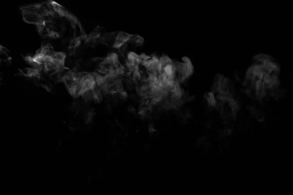 黒地に単離されたアブストラクト粉末または煙効果 焦点外 — ストック写真