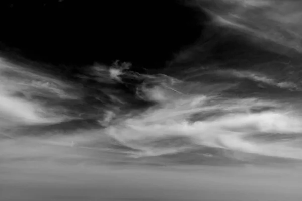 Nube Blanca Fondo Texturizado Cielo Negro — Foto de Stock