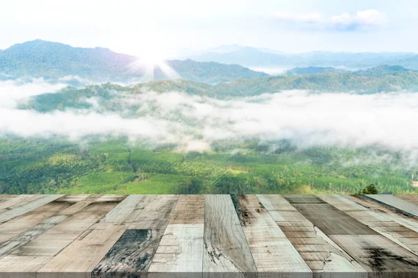 Houten Tafel Met Wazige Zee Van Mist Ochtendlandschap Thailand — Stockfoto